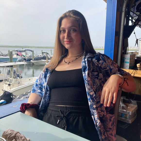 Meet your posher, Jennifer - Picture 5 of 7